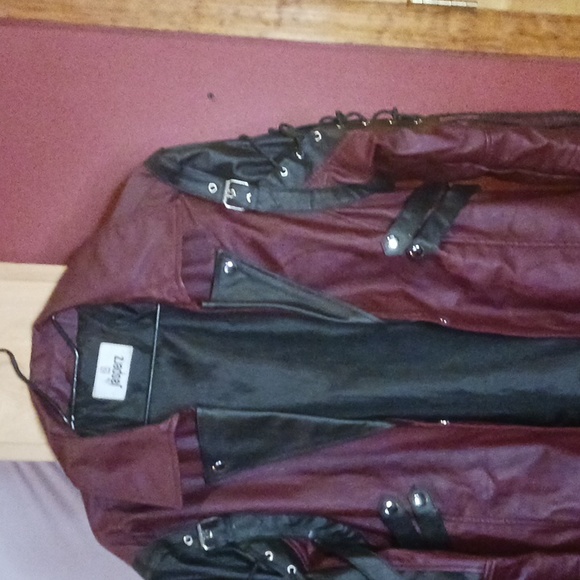 Goth maroon faux leather coat - Picture 4 of 12